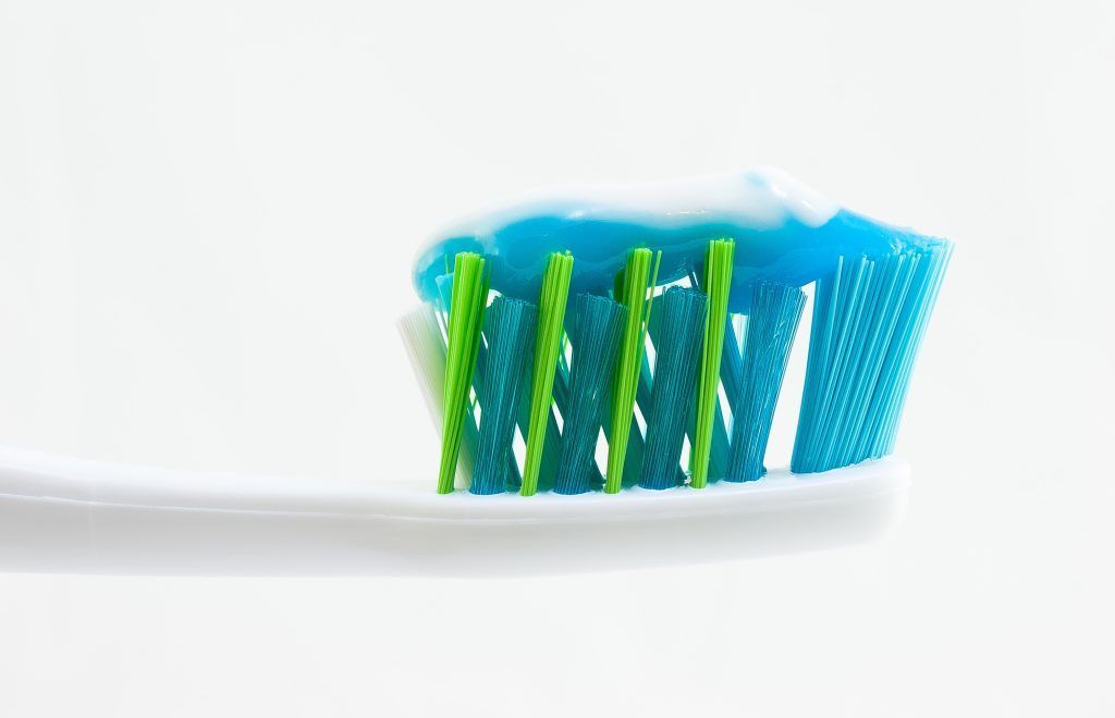Pasta dental lacer oros