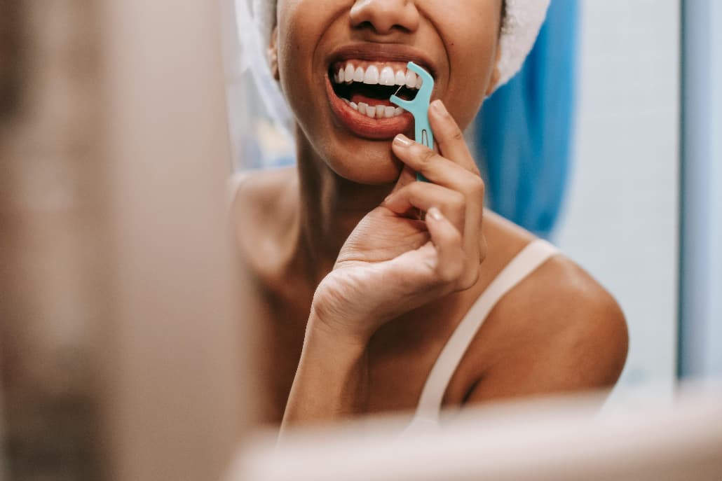 Hilo dental o cepillo interdental Hilo dental o cepillo interdental