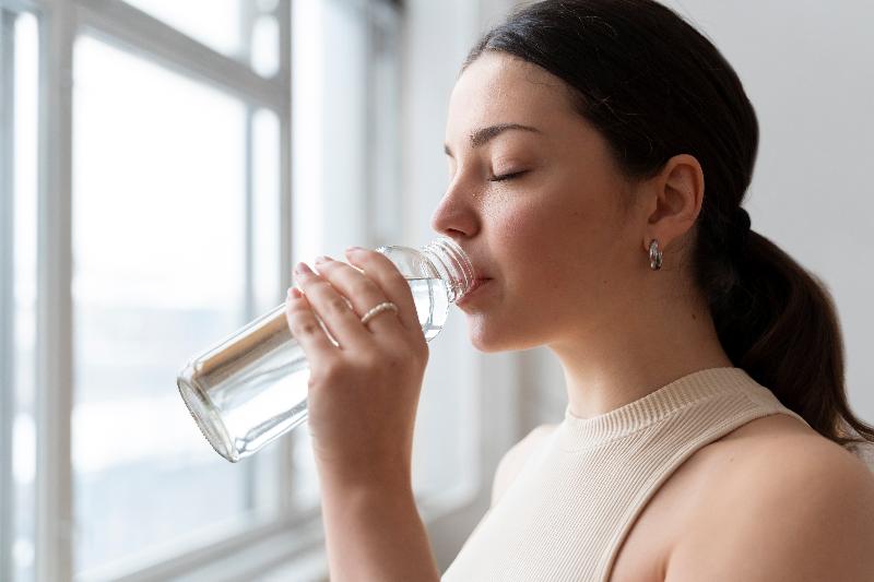 Beber suficiente agua Beber suficiente agua